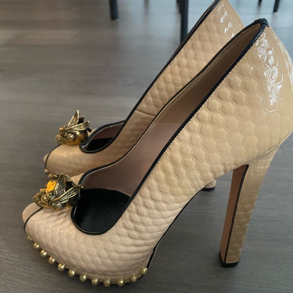 Alexander McQueen Snakeskin Peep Toe Pumps - Picture 2 of 4
